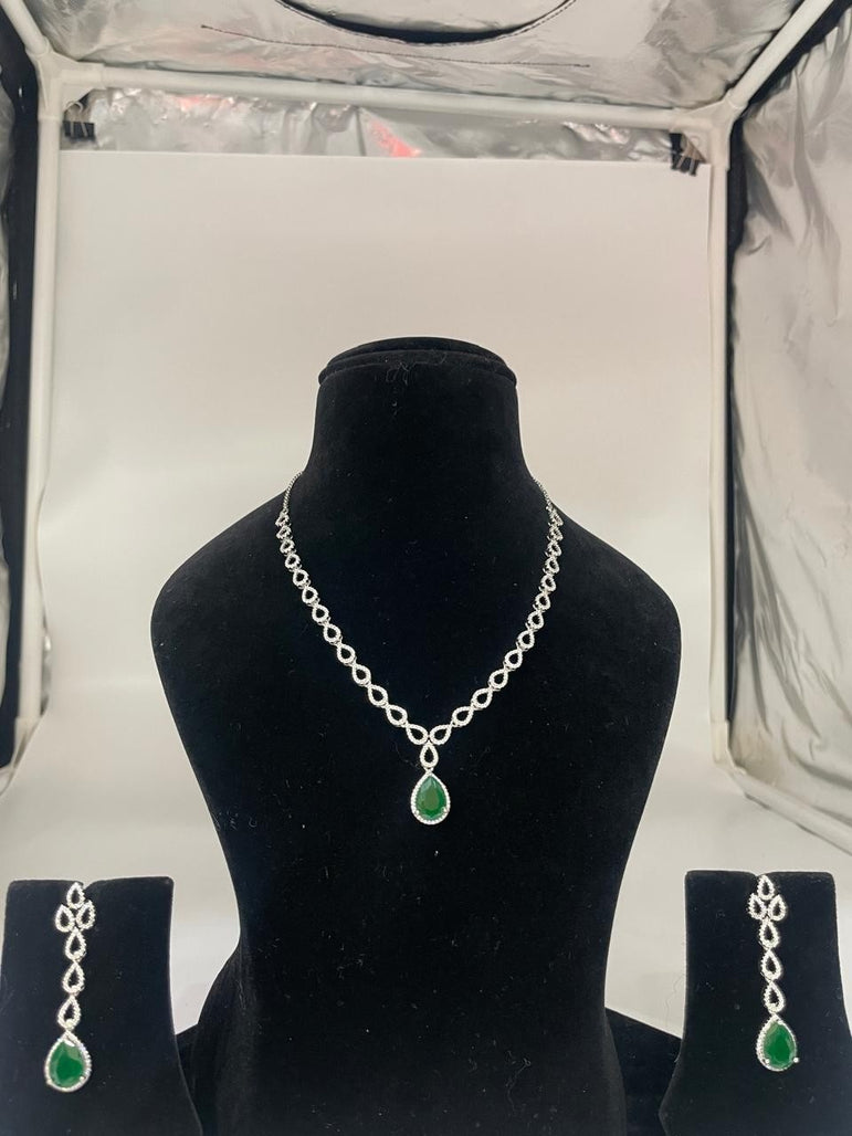 ELEGANT SMALL PURE SLVER PENDANT SET WITH GREEN STONE IN CENTRE - Olivearajewels