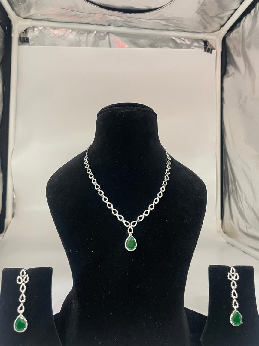 ELEGANT SMALL PURE SLVER PENDANT SET WITH GREEN STONE IN CENTRE - Olivearajewels