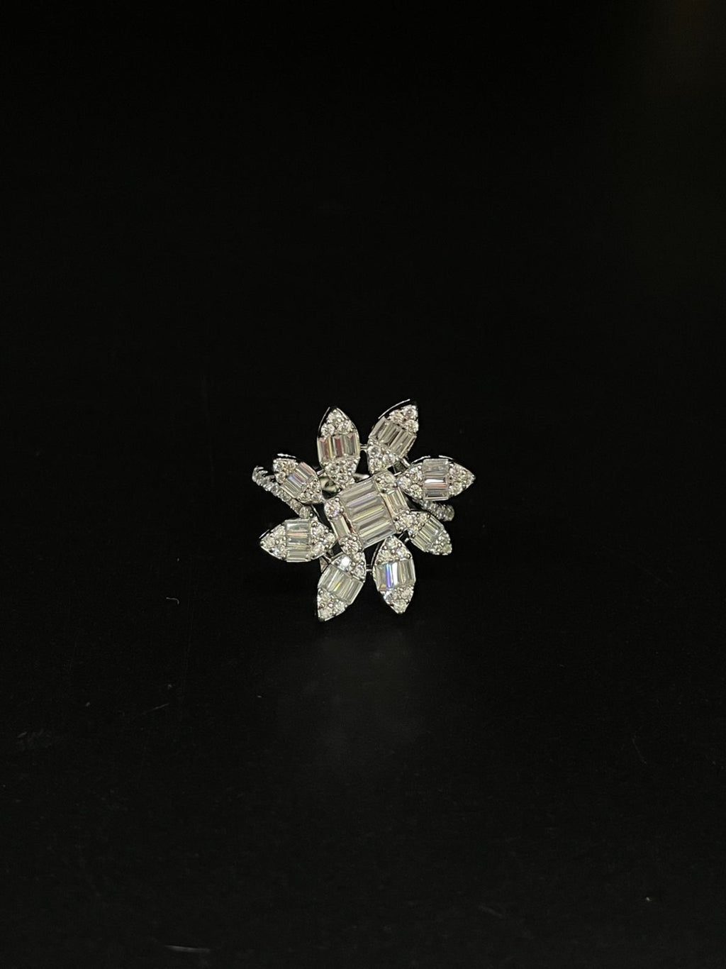 COCKTAIL FLOWER SHAPE DIAMOND PURE SILVER RING